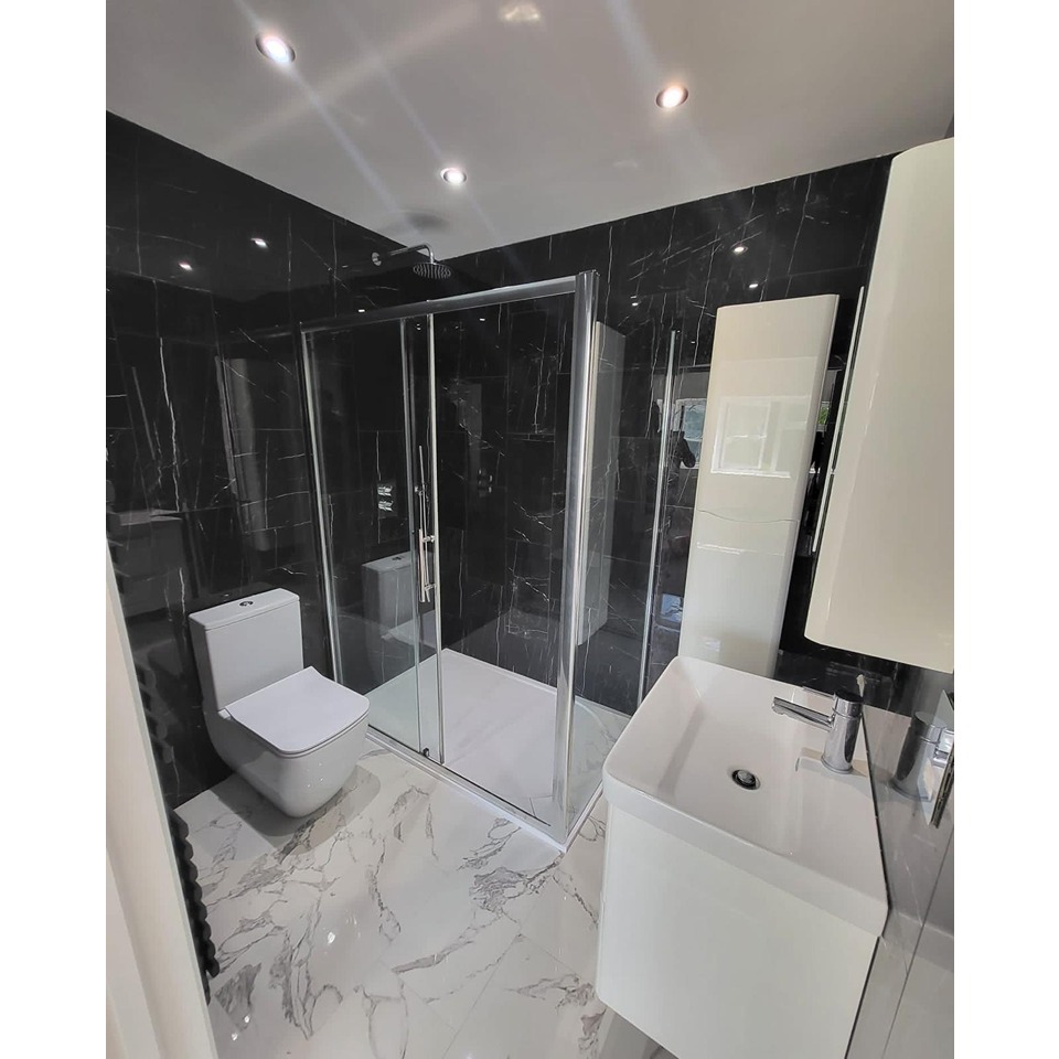 Master Bathroom with the cerenic tiles.